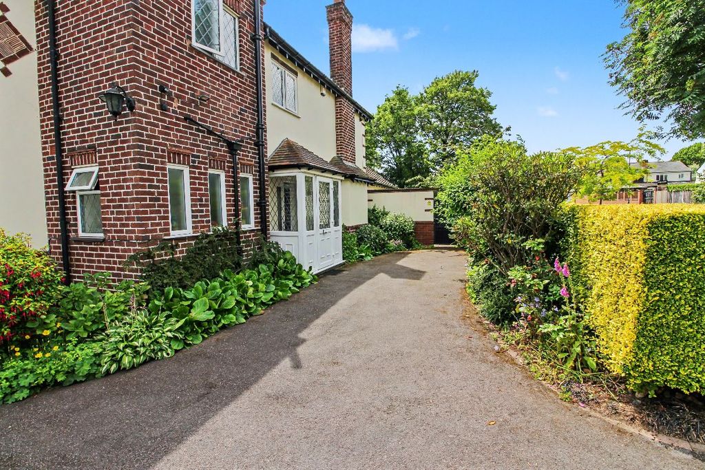 Property photo 3 of 27