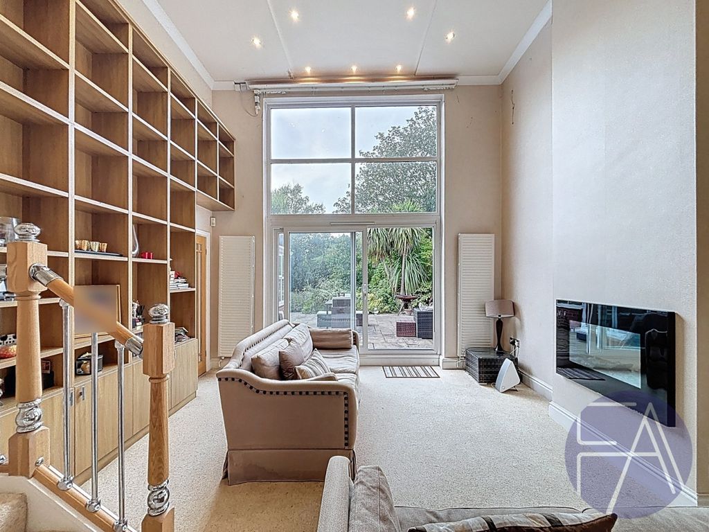 Property photo 2 of 47 4441683