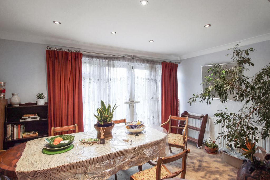 Property photo 3 of 14 Dining Room