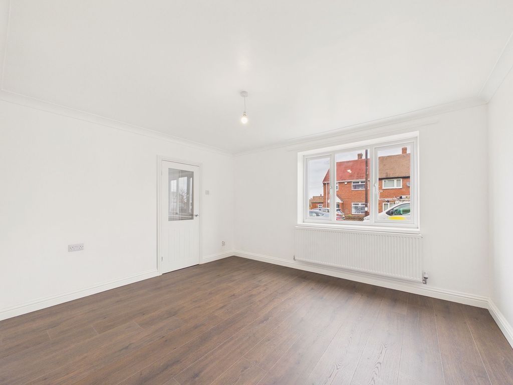 Property photo 3 of 14 Lounge