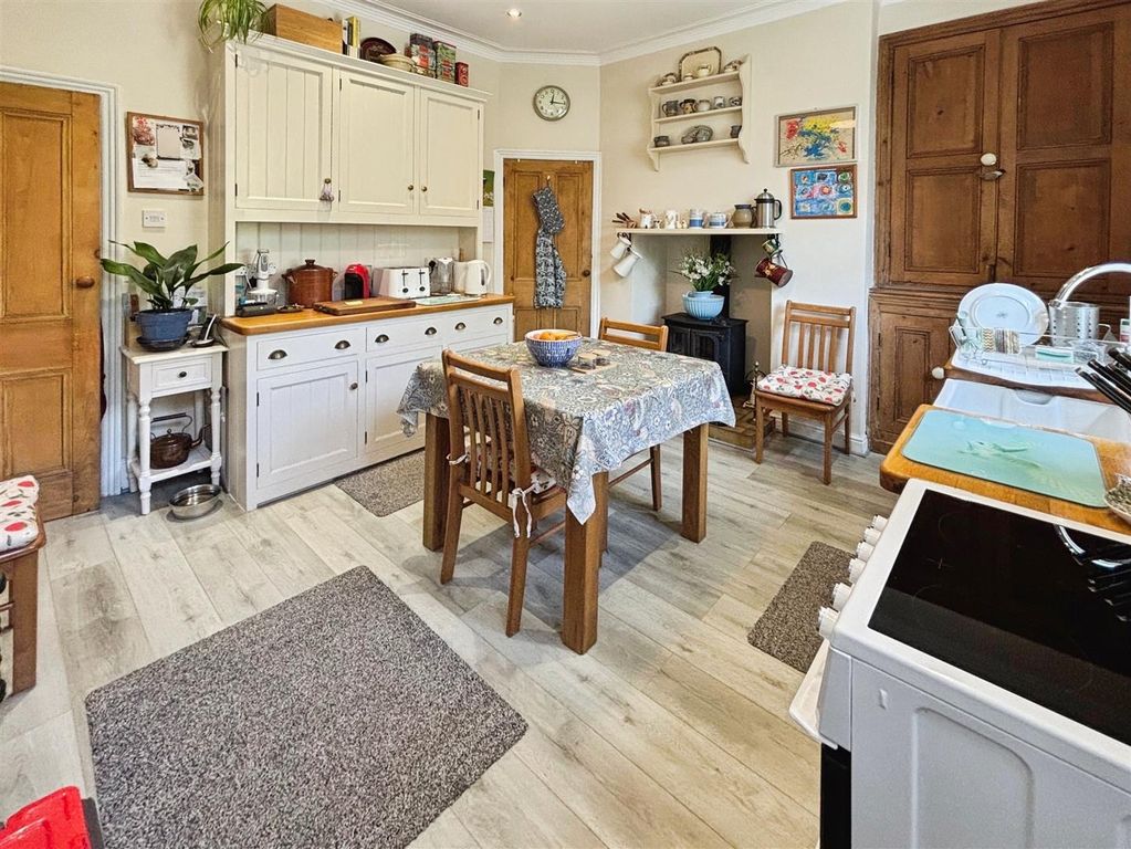 Property photo 3 of 28 Dining Kitchen