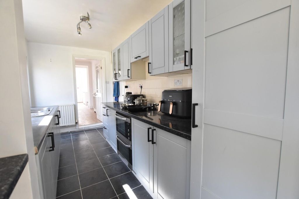 Property photo 2 of 21 Kitchen