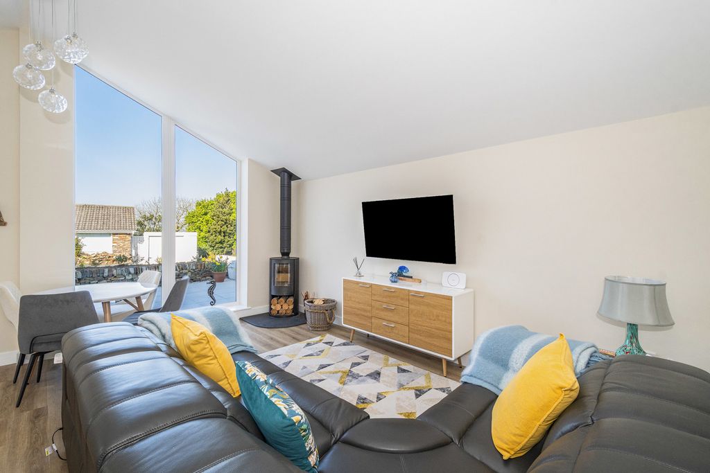 Property photo 2 of 20 Pbox-Img.Jpg