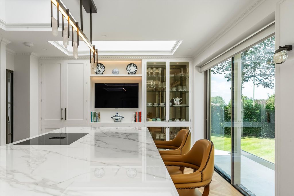 Additional image 8 of 4 bed detached house for saleBroadwater Rise, Guildford, Surrey GU1
