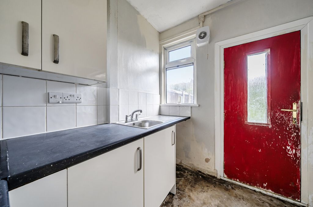 Property photo 2 of 16 1472490-12-6A27F4...