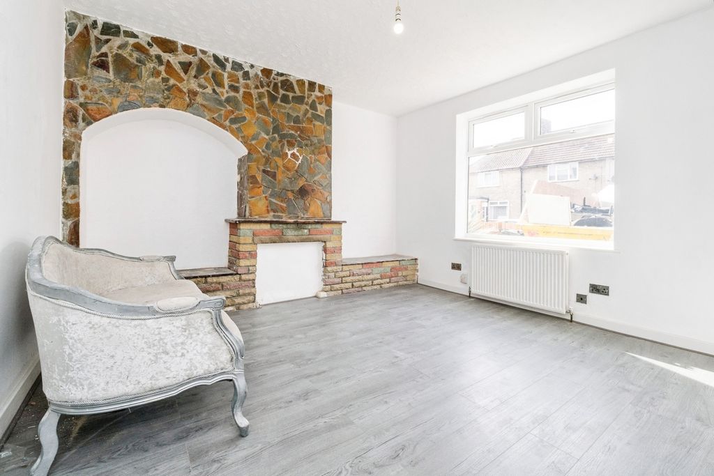 Property photo 2 of 16 Pbox-Img.Jpg