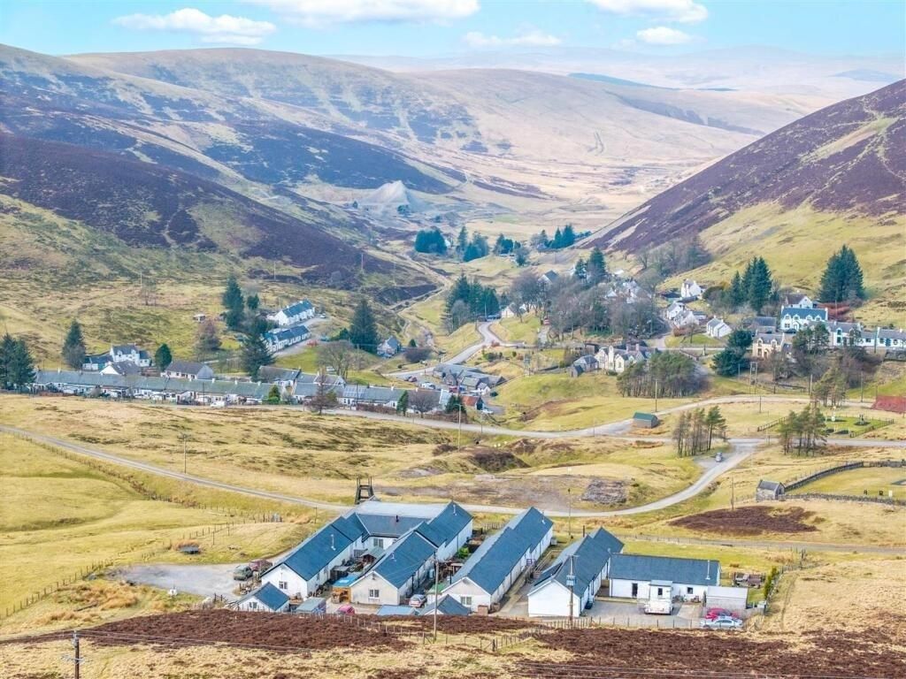 Property photo 1 of 20 External View