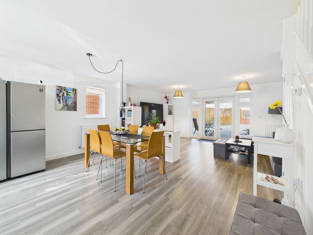 Property photo 3 of 17 Living/Kitchen