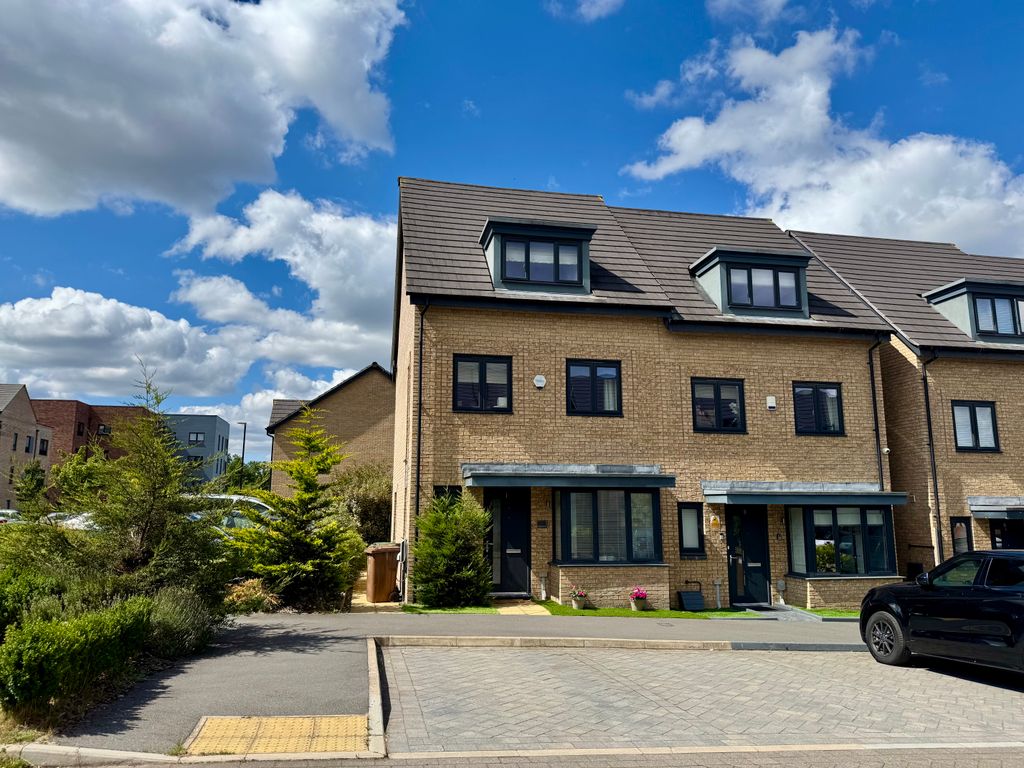 Property photo 1 of 17 Front And Parking
