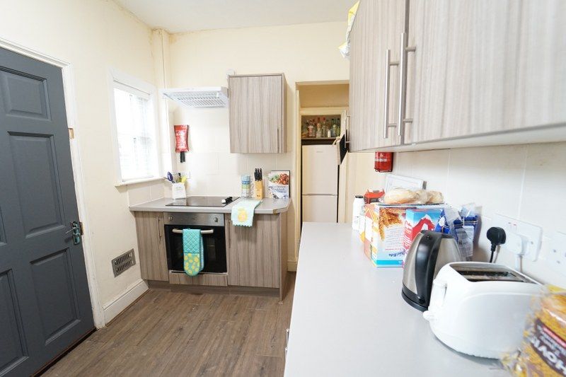 Property photo 2 of 9 Kitchen