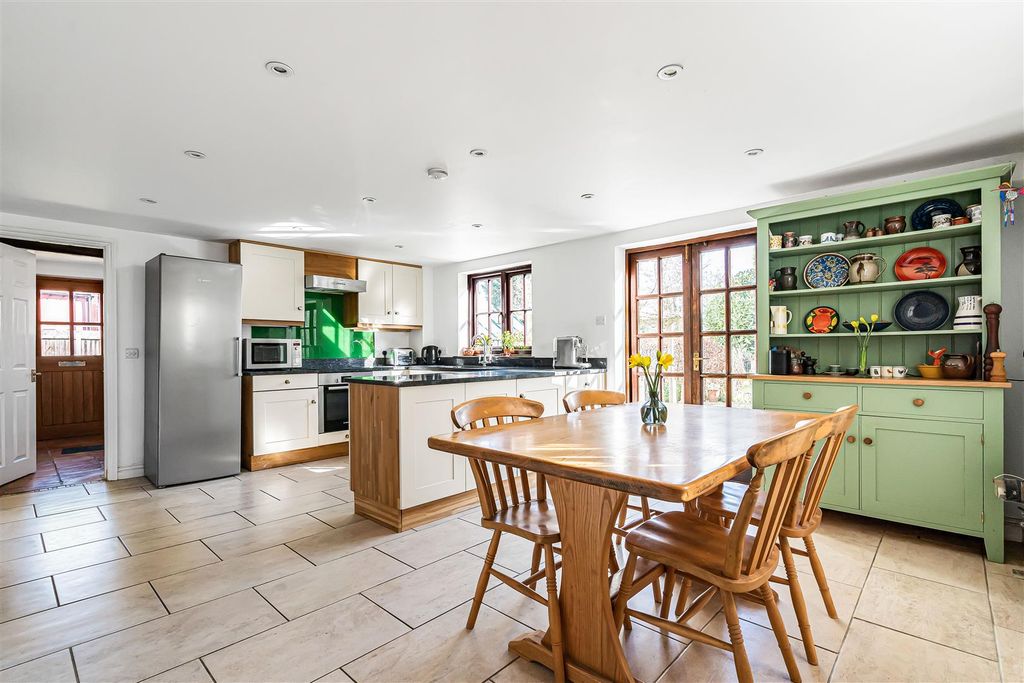 Property photo 3 of 48 25_75003.Jpg