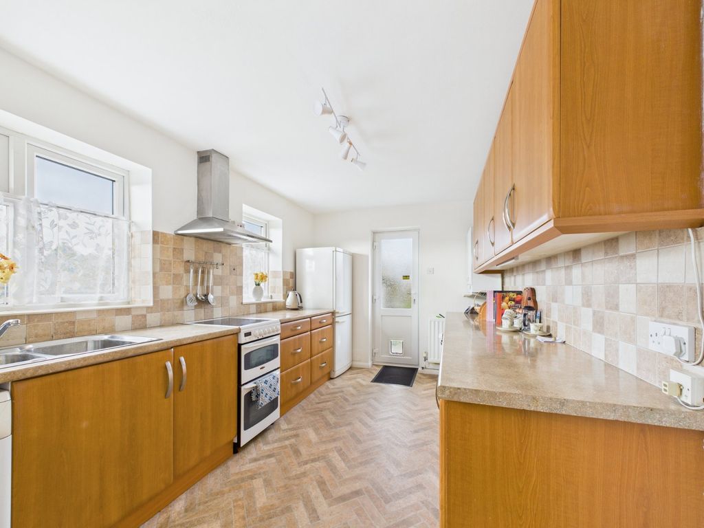 Property photo 2 of 19 Kitchen/Breakfast