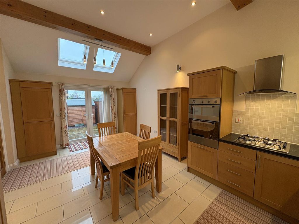 Property photo 2 of 21 Kitchen/Diner