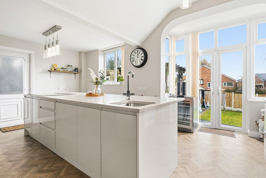 Property photo 3 of 44