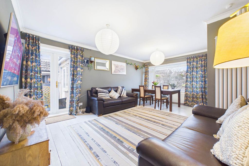 Property photo 2 of 27