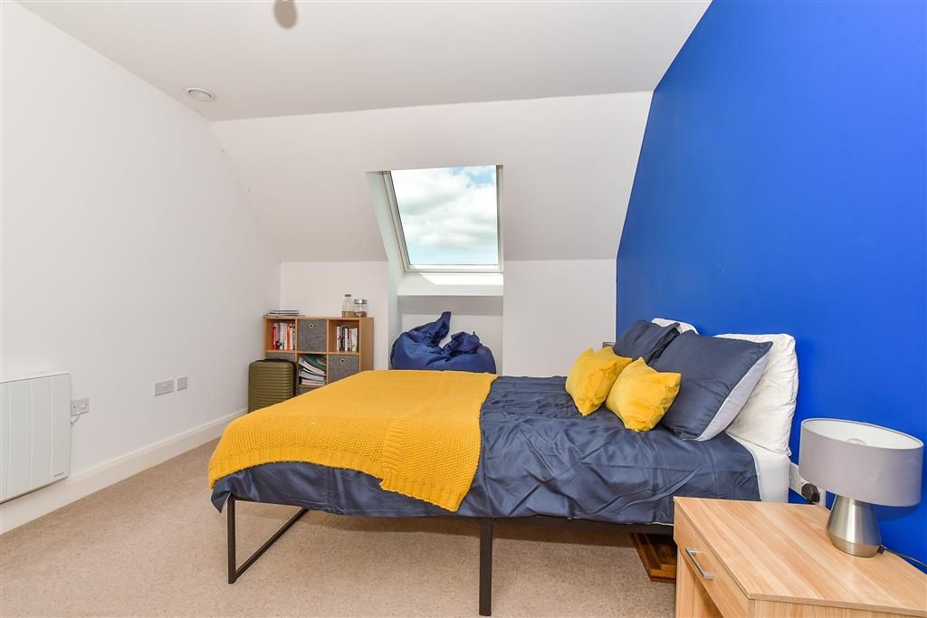 Property photo 3 of 11 Bedroom 2
