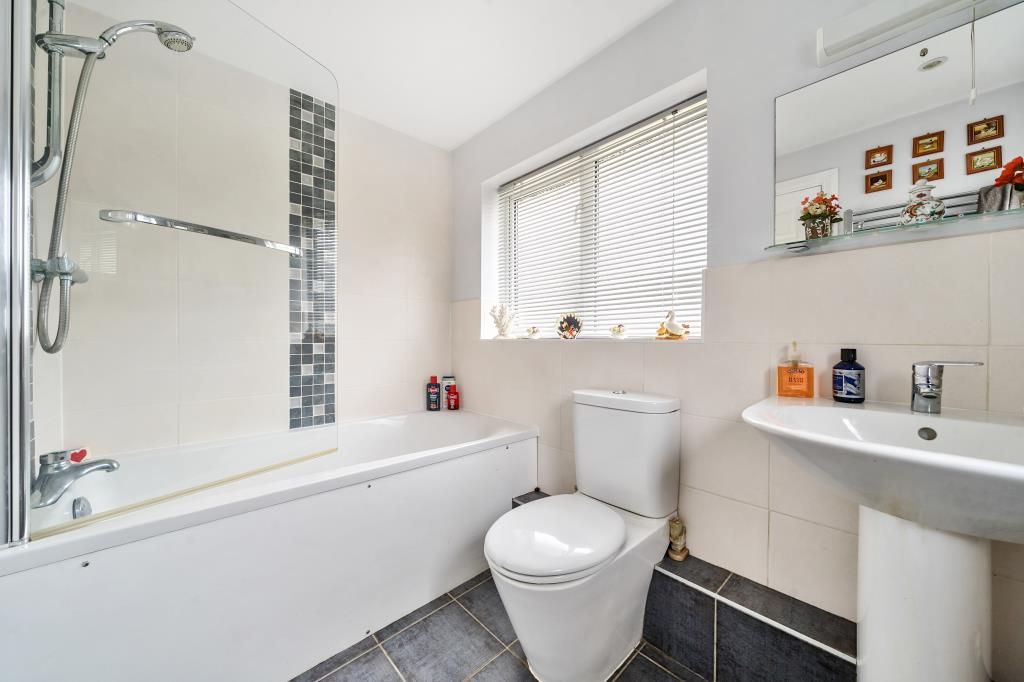 Property photo 3 of 20 Bathroom