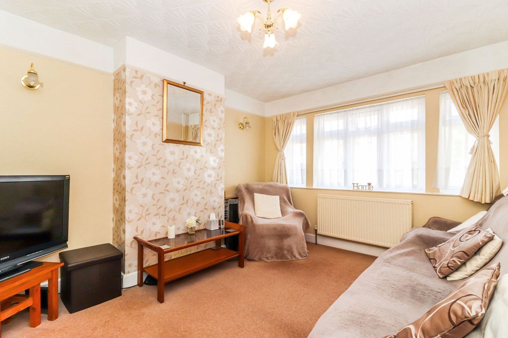 Property photo 2 of 18