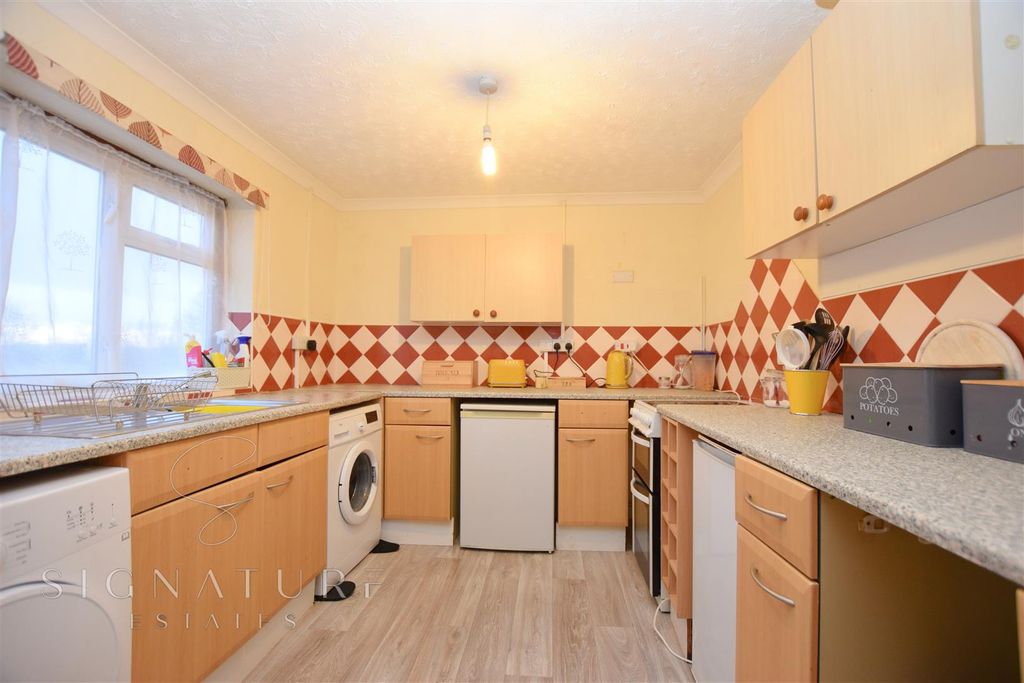 Property photo 3 of 5 Kitchen (5).Jpg