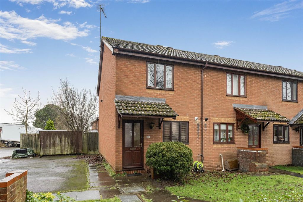 Property photo 1 of 14 137 Parklands, Banbury-2.Jpg