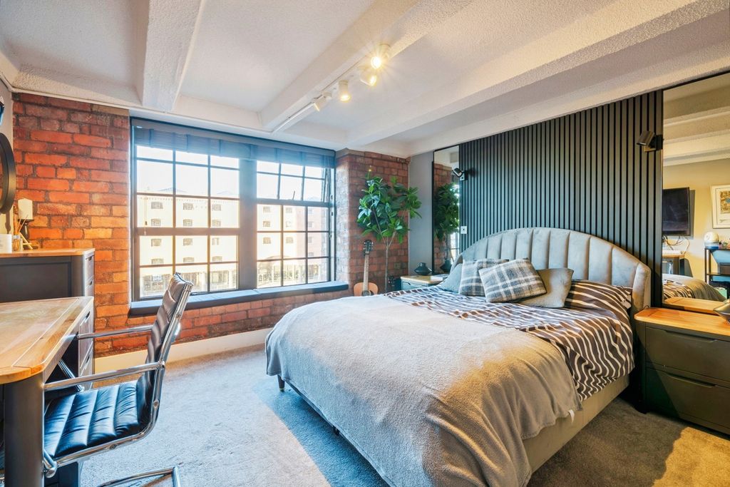 Property photo 3 of 18 Pbox-Img.Jpg