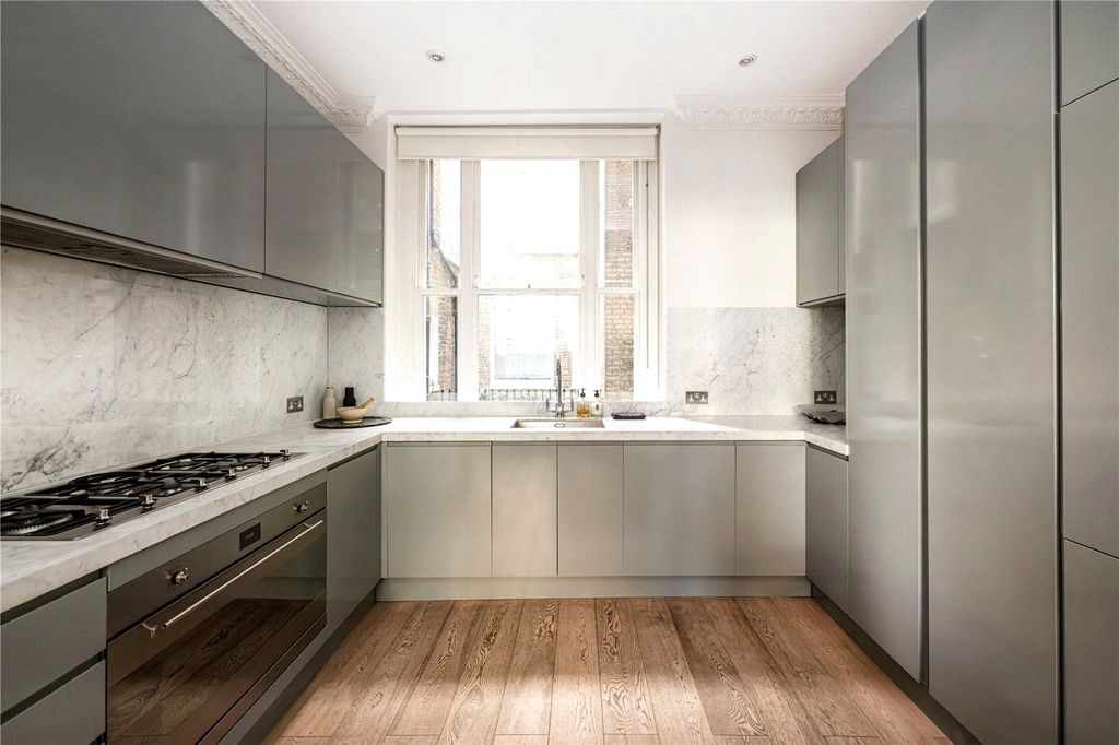 Property photo 2 of 12 Kitchen