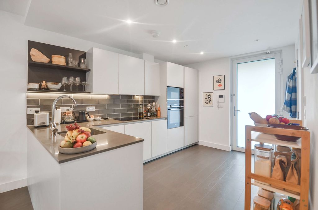 Property photo 3 of 21 Kitchen Area (5).Jpg