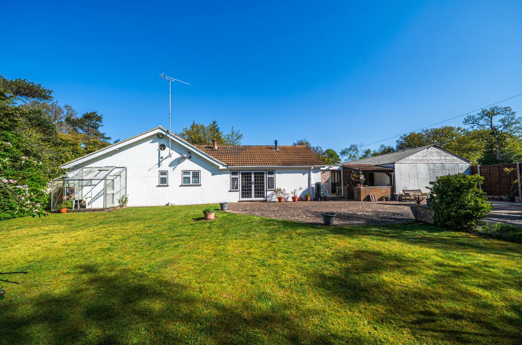 Property photo 2 of 18 1449133-40-69E892...