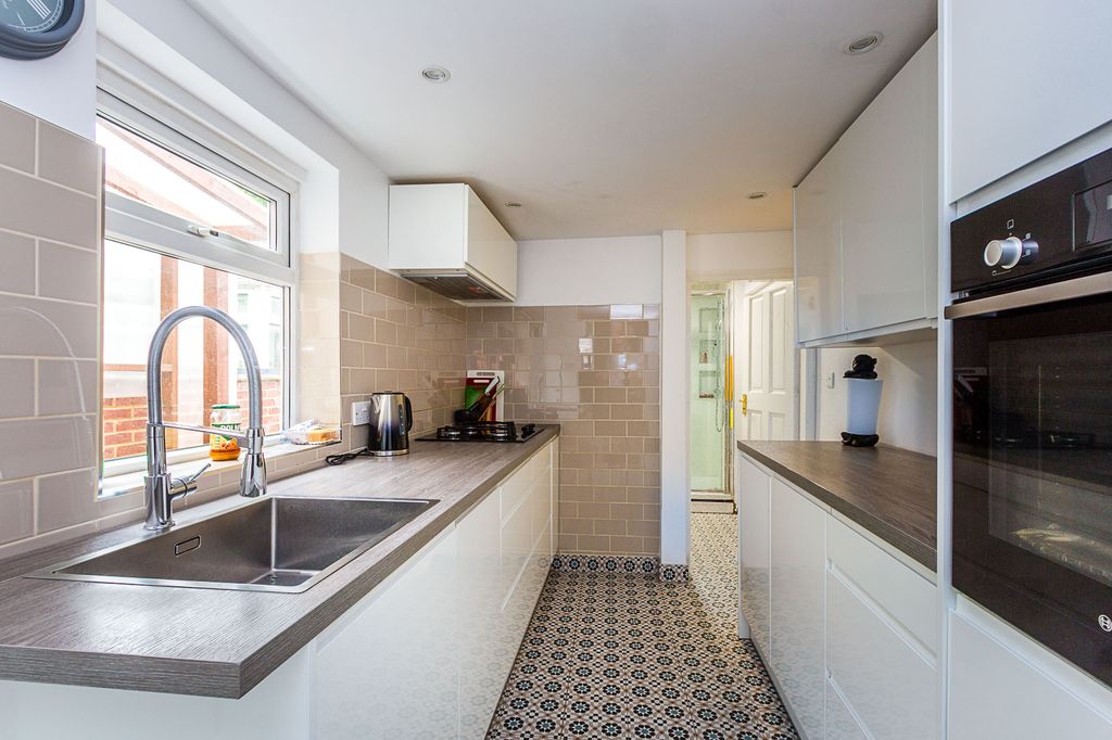 Property photo 2 of 11 Kitchen