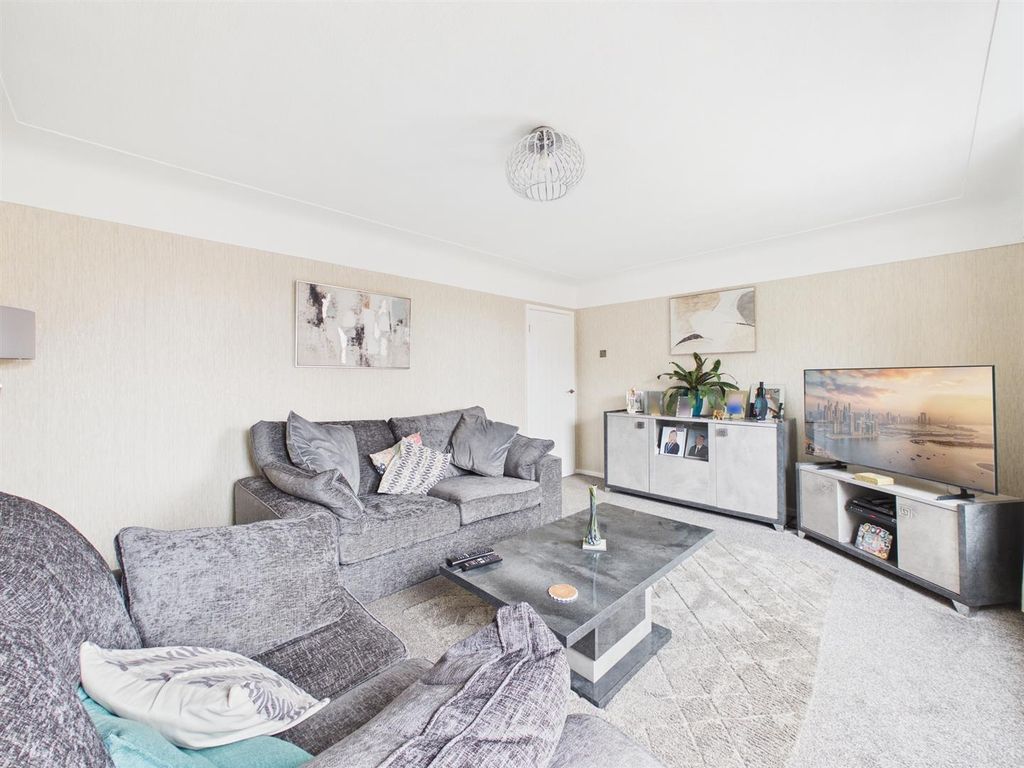 Property photo 3 of 28 Cam03844G0-Pr0410-Still023.Jpg