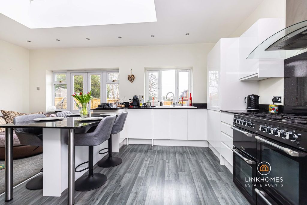 Property photo 3 of 21