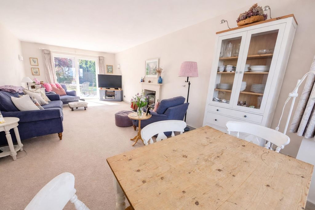 Property photo 2 of 19 15 Calvert Close - Lounge 2.Png