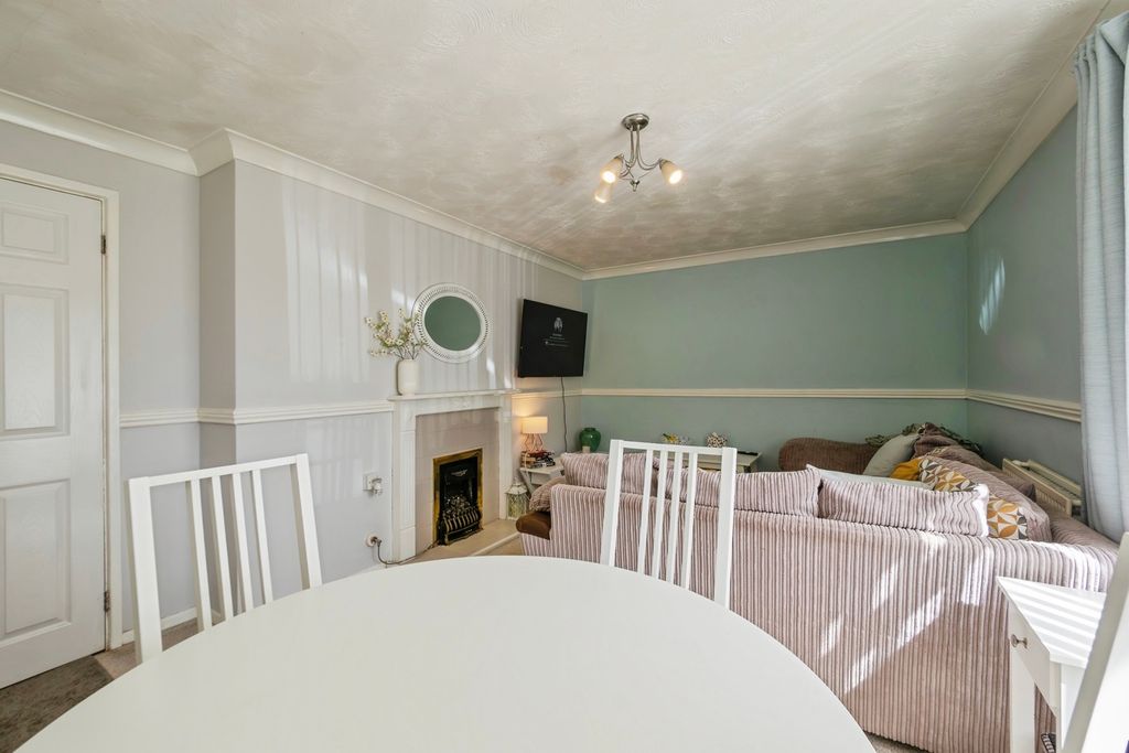 Property photo 2 of 17 Photo