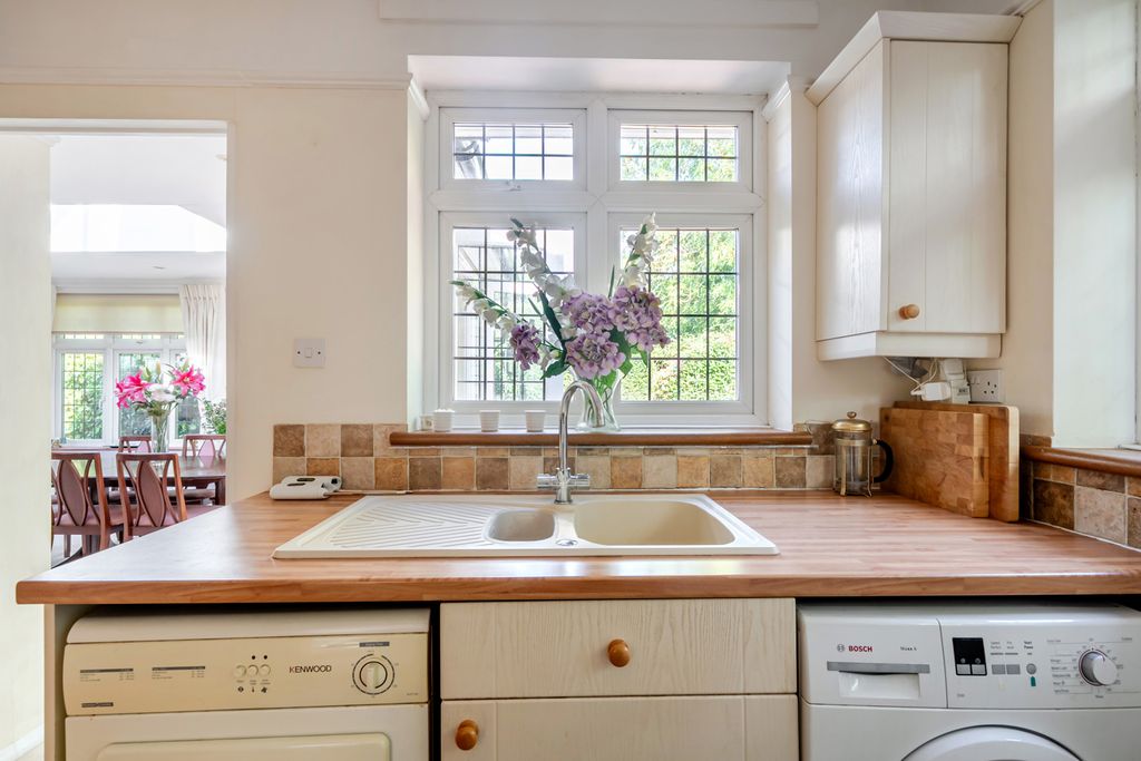 Property photo 3 of 18 Kitchen