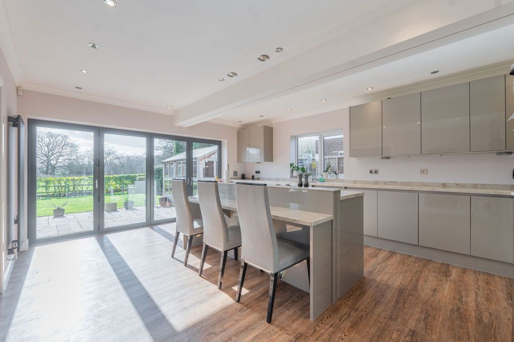 Property photo 2 of 37