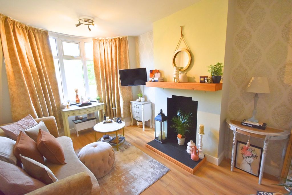 Property photo 2 of 11