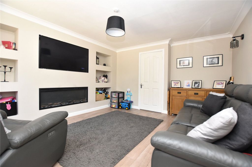 Property photo 2 of 19 Picture No. 14