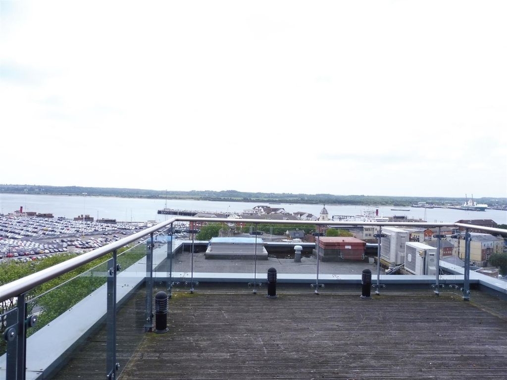 Property photo 3 of 11 Balcony