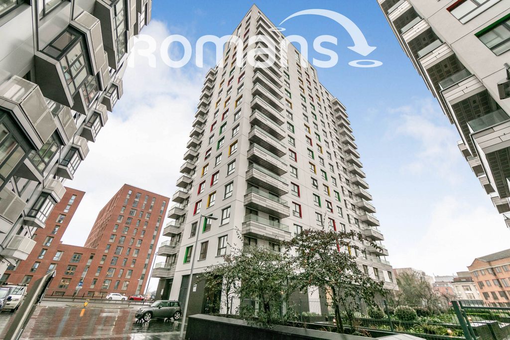 Property photo 1 of 10 Front