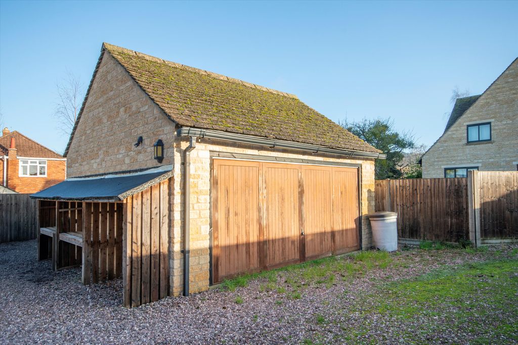 Property photo 2 of 18 Image