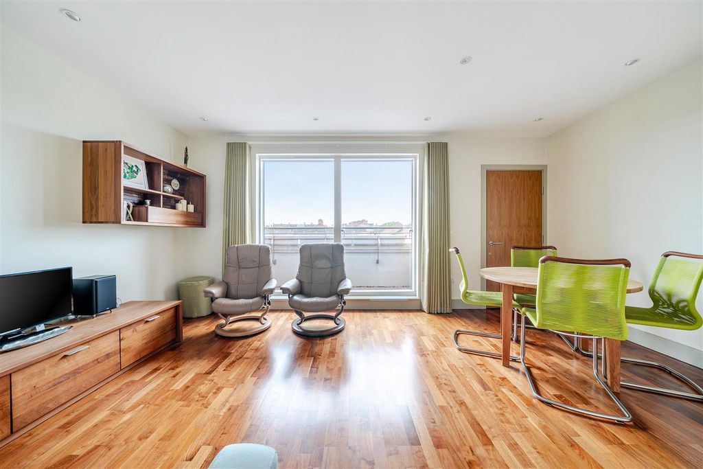 Property photo 3 of 26 1388988-14-6942885565F66.Jpg