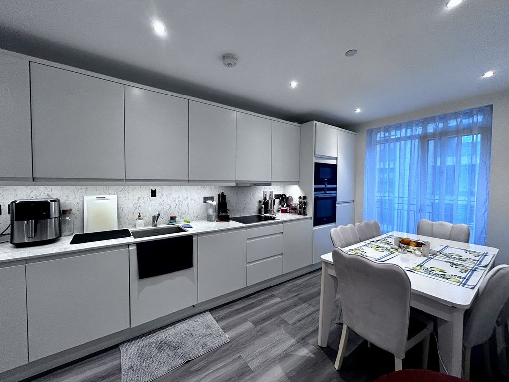 Property photo 2 of 21