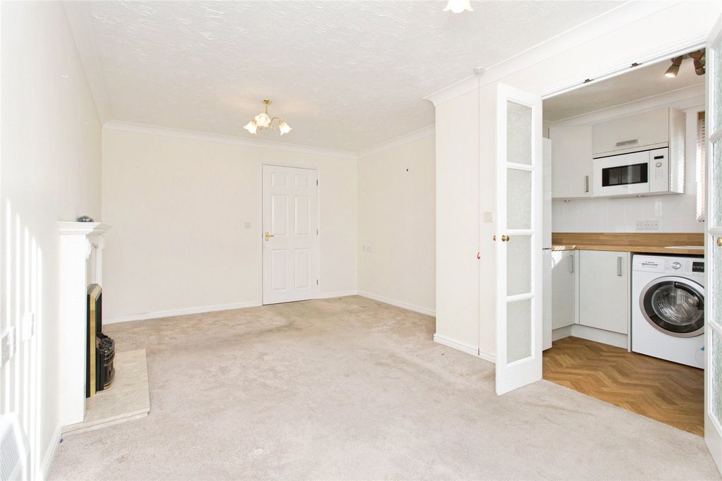 Property photo 3 of 10 Living Room