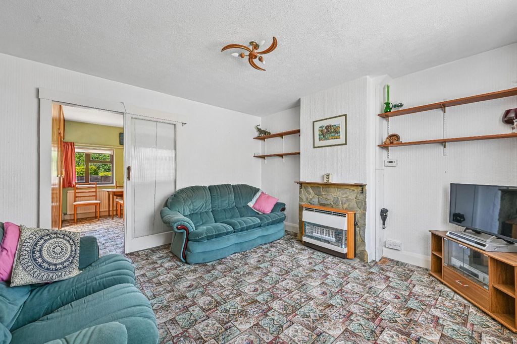 Property photo 2 of 15 Middle Lane