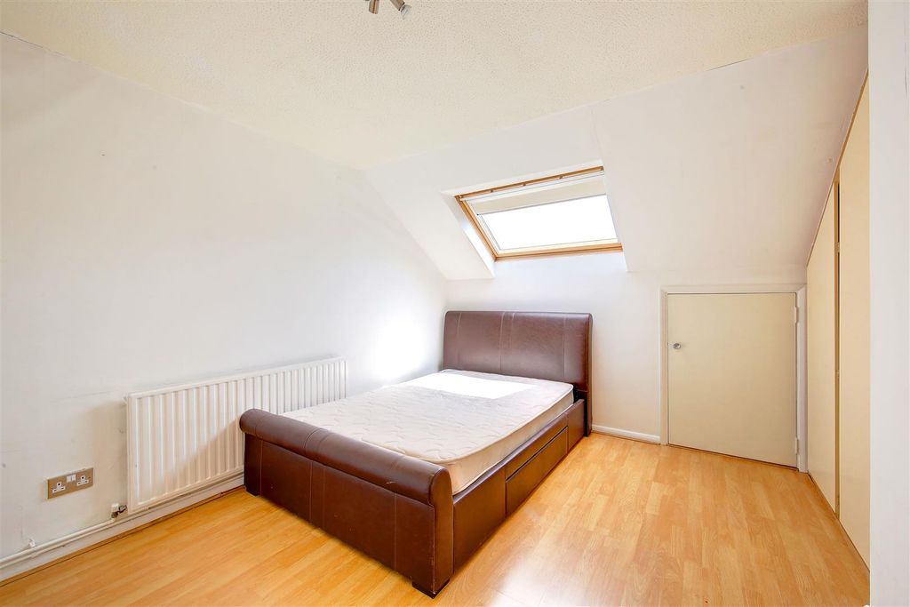 Property photo 3 of 9 9_10_Alexandra_Road_Image2_12974_4 Bedroom .Jpg