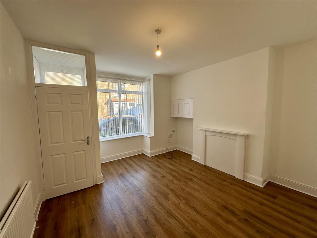 Property photo 2 of 9 Lounge