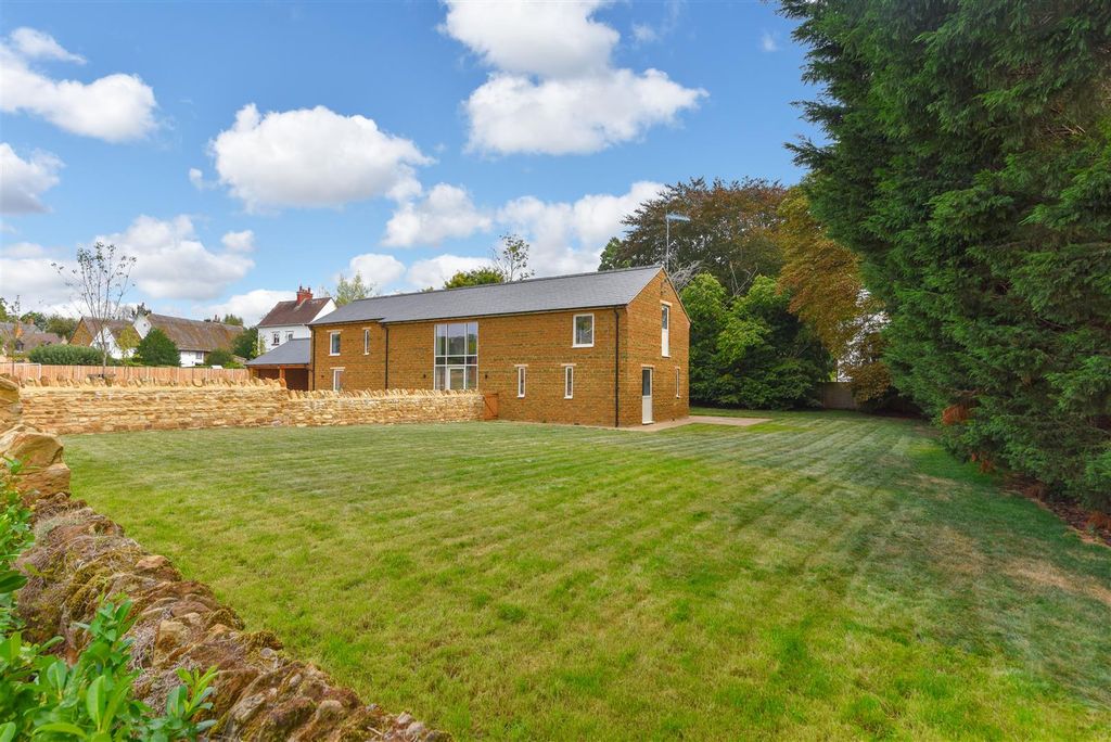 Property photo 3 of 33
