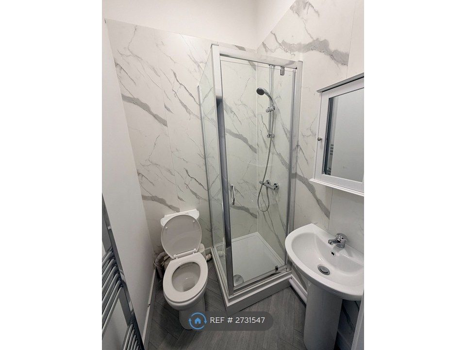 Property photo 1 of 5 En-Suite