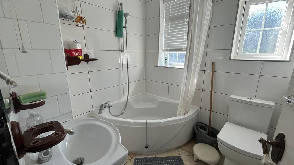 Property photo 3 of 3