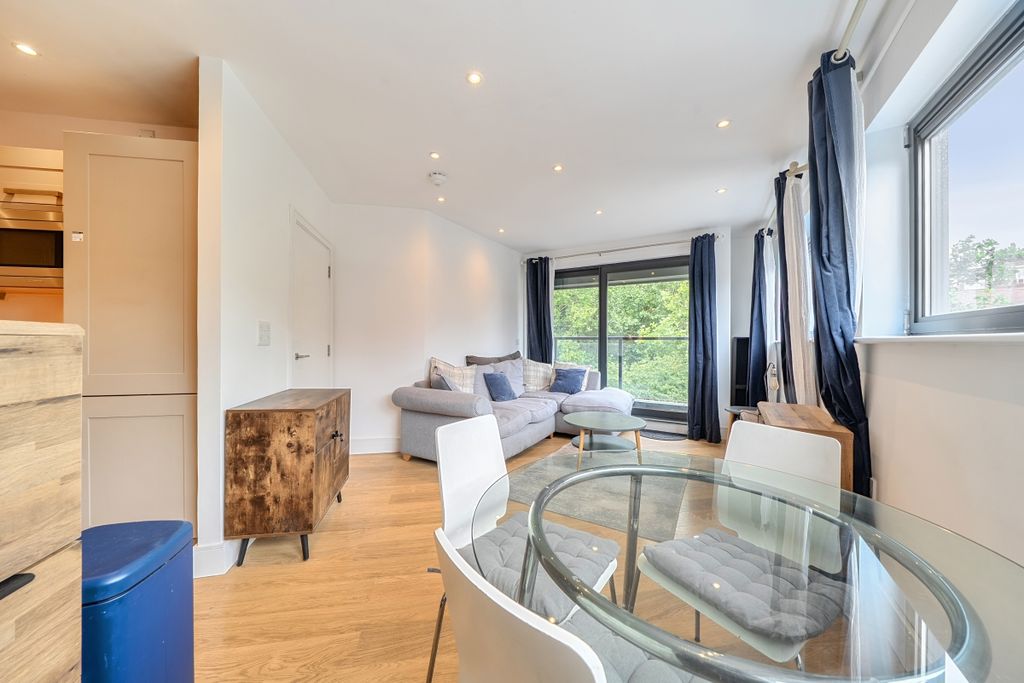 Property photo 1 of 18 1492904-12-6A5623...